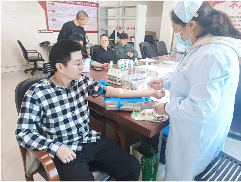 无偿献血 传递爱心——荆州市财政局开展2024年度无偿献血活动